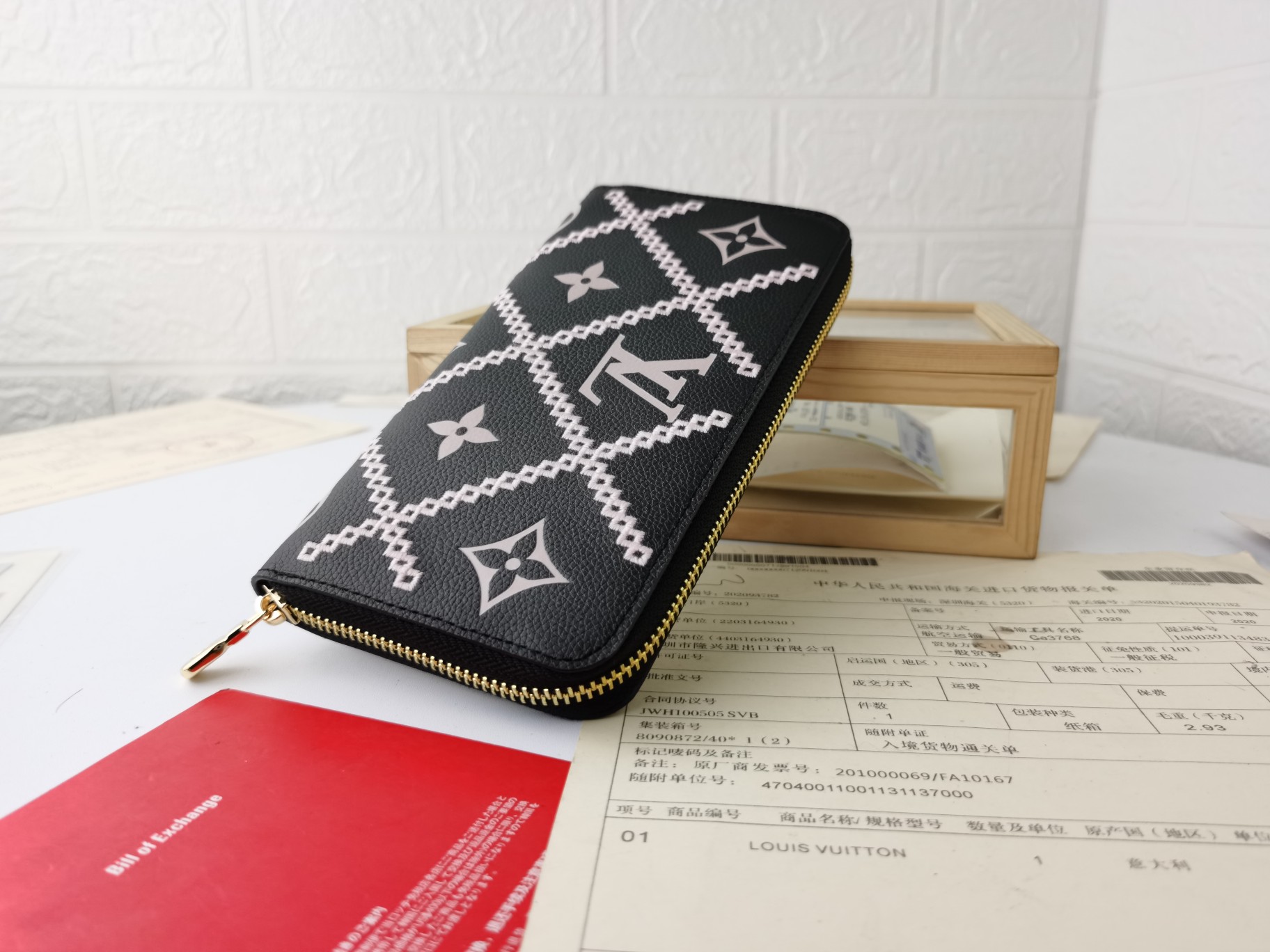Replica Louis Vuitton Monogram Empreinte Broderies Zippy Wallet M81141 - Image 3