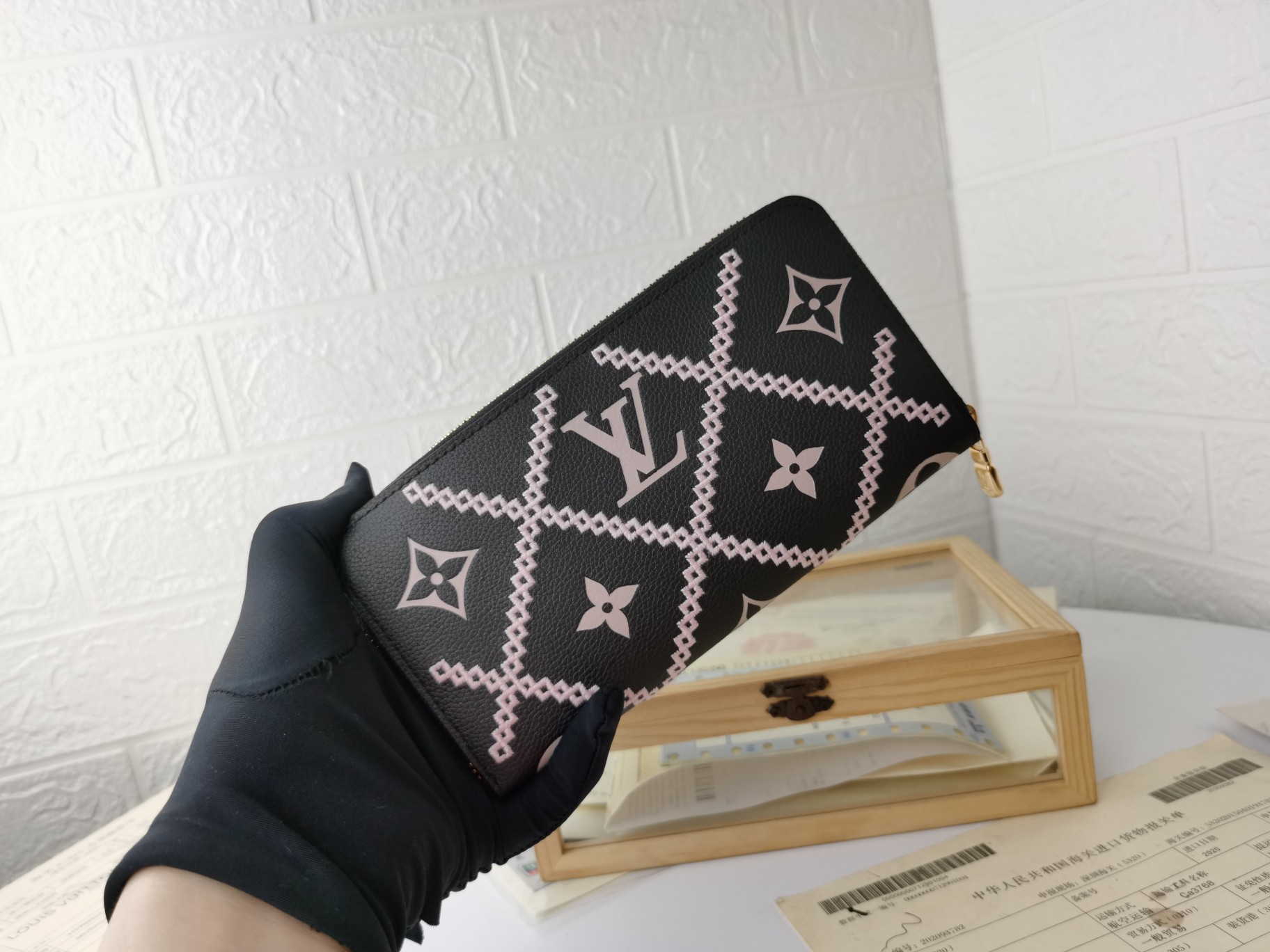 Replica Louis Vuitton Monogram Empreinte Broderies Zippy Wallet M81141 - Image 5
