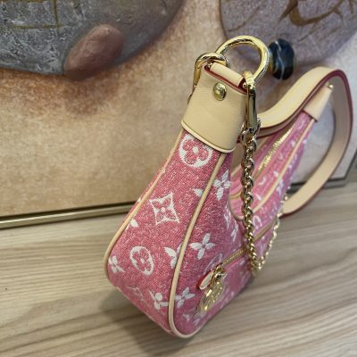 Alternative view of Replica Louis Vuitton Loop Baguette Handbag