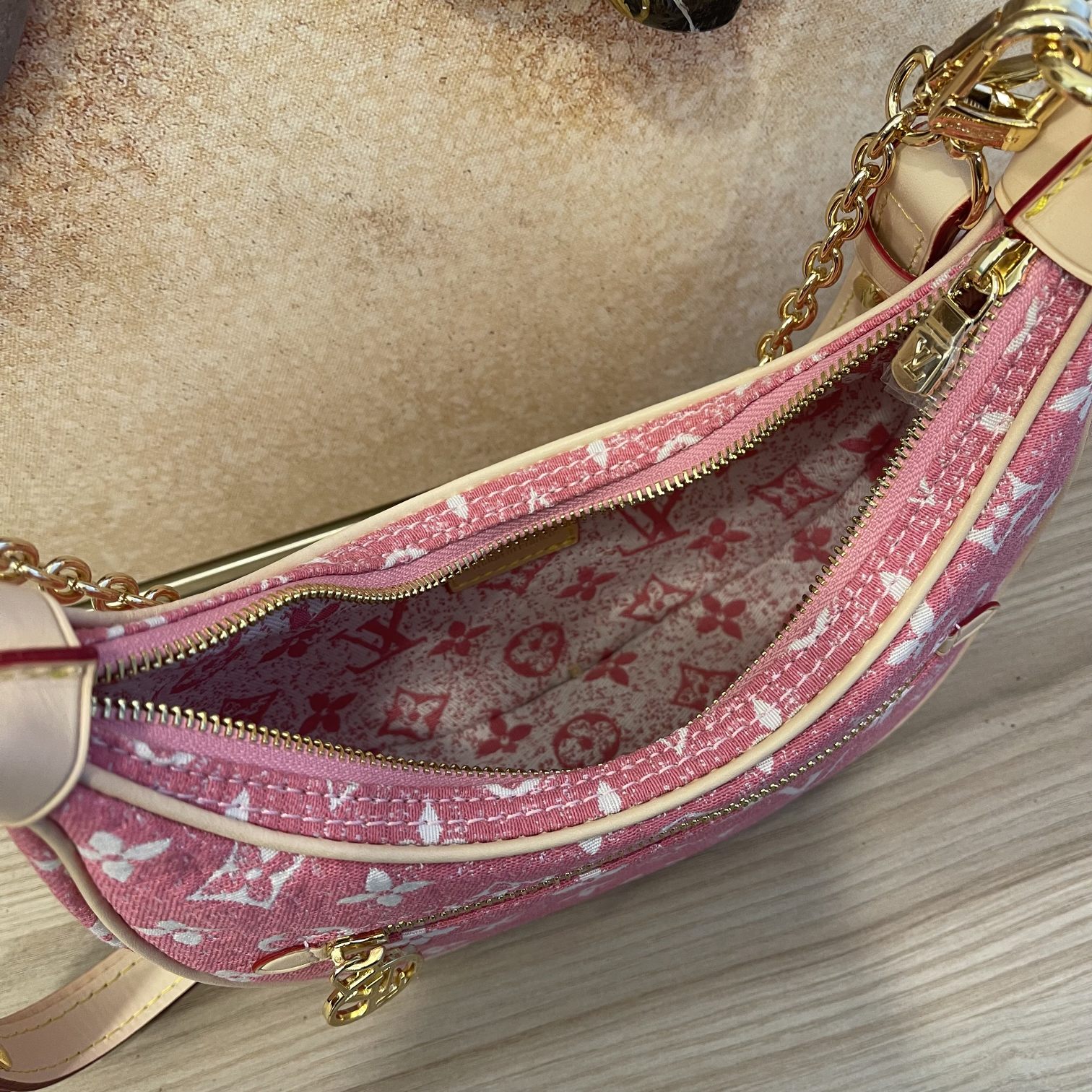 Replica Louis Vuitton Loop Baguette Handbag - Image 5