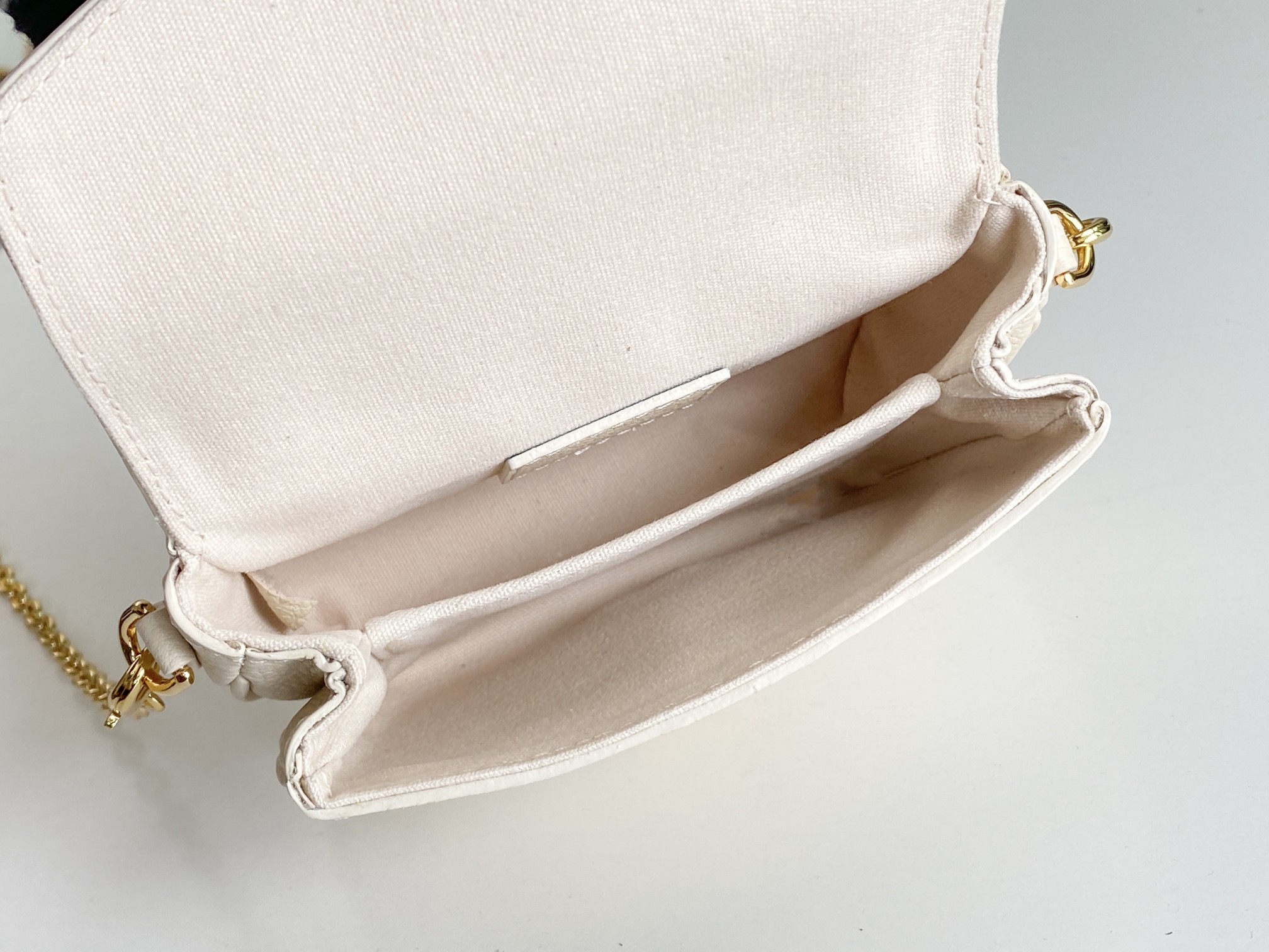Replica Louis Vuitton Pochette Micro Metis Bag - Image 11