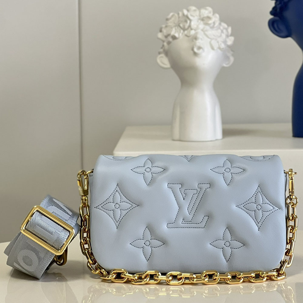 Replica Louis Vuitton Aaa- Wallet On Strap Bubblegram - Image 12