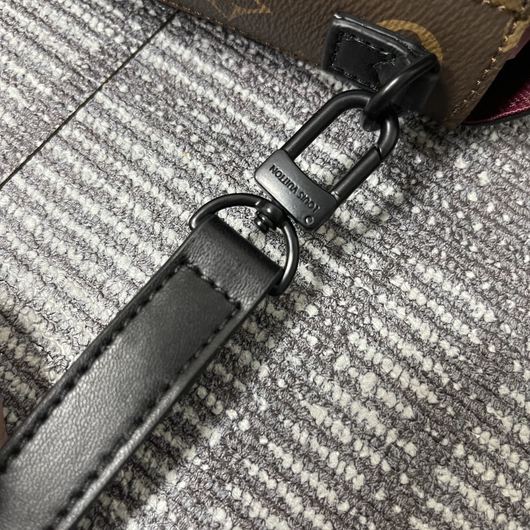 Replica Louis Vuitton S-Lock Vertical Wearable Wallet M81524 - Image 16