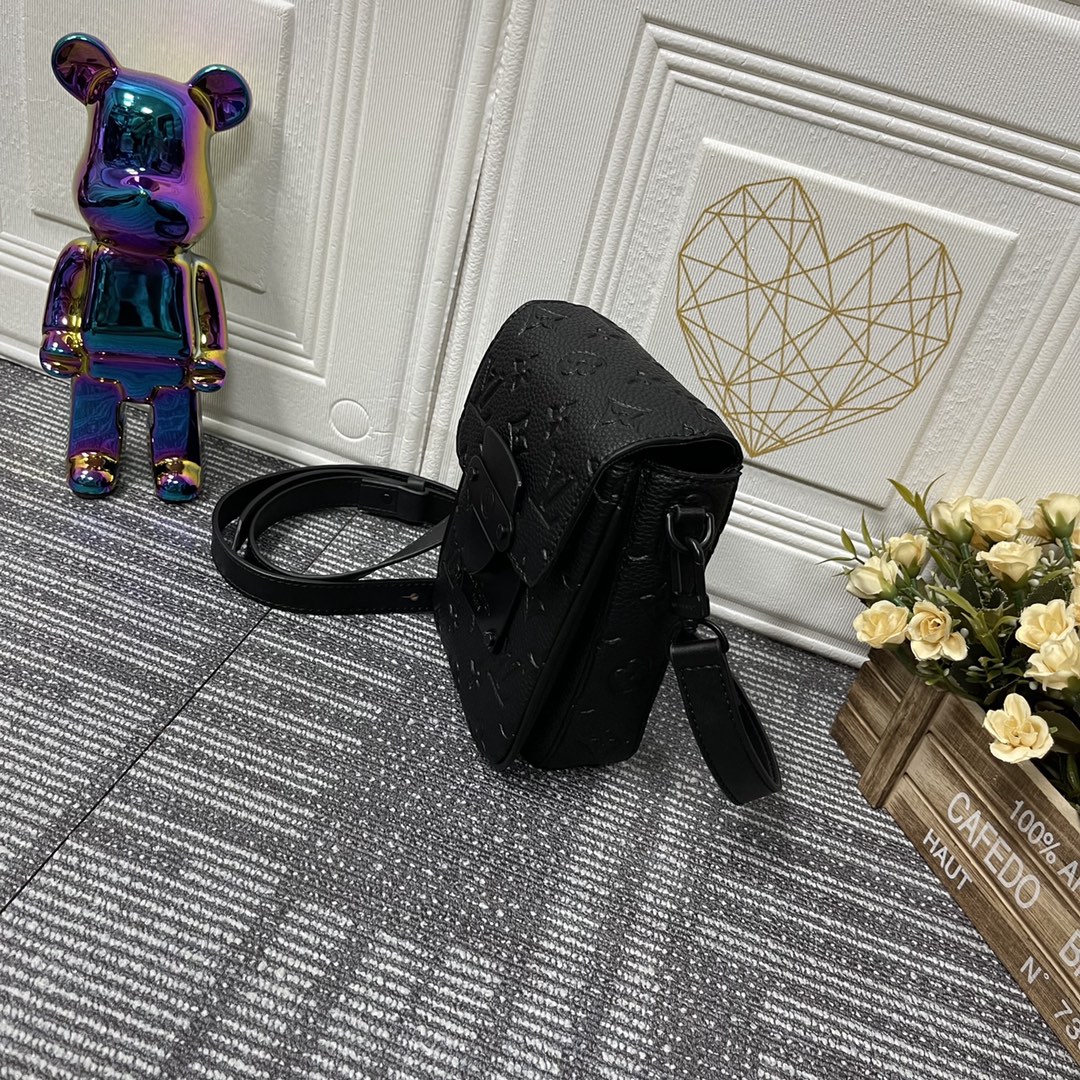Replica Louis Vuitton S-Lock Vertical Wearable Wallet M81524 - Image 3