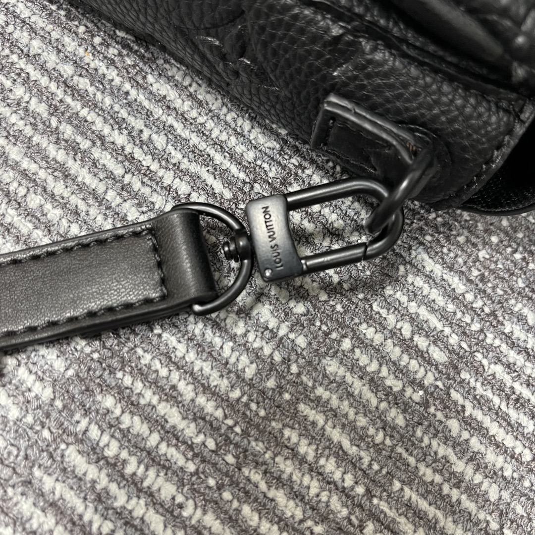 Replica Louis Vuitton S-Lock Vertical Wearable Wallet M81524 - Image 7