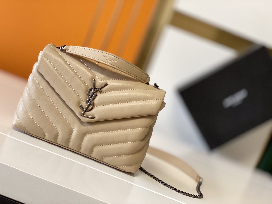 Replica Ysl Loulou Small Bag In Matelasse “Y” Leather- Black/Beige/Red - Image 17