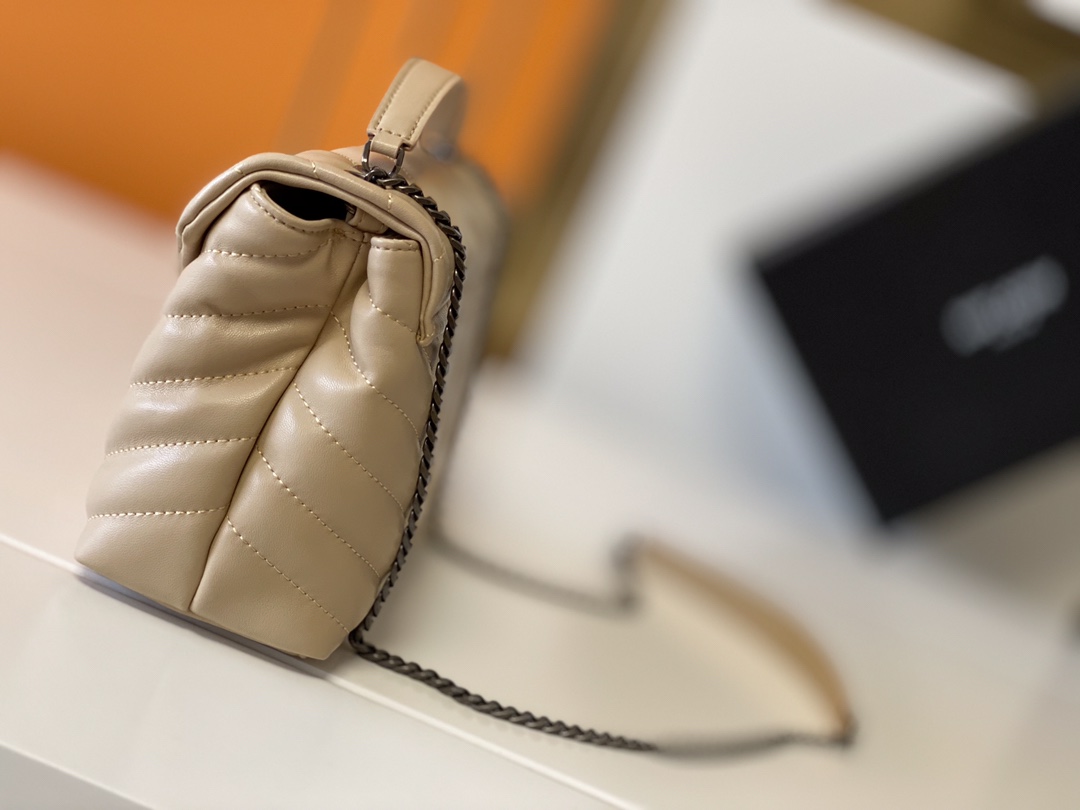 Replica Ysl Loulou Small Bag In Matelasse “Y” Leather- Black/Beige/Red - Image 18