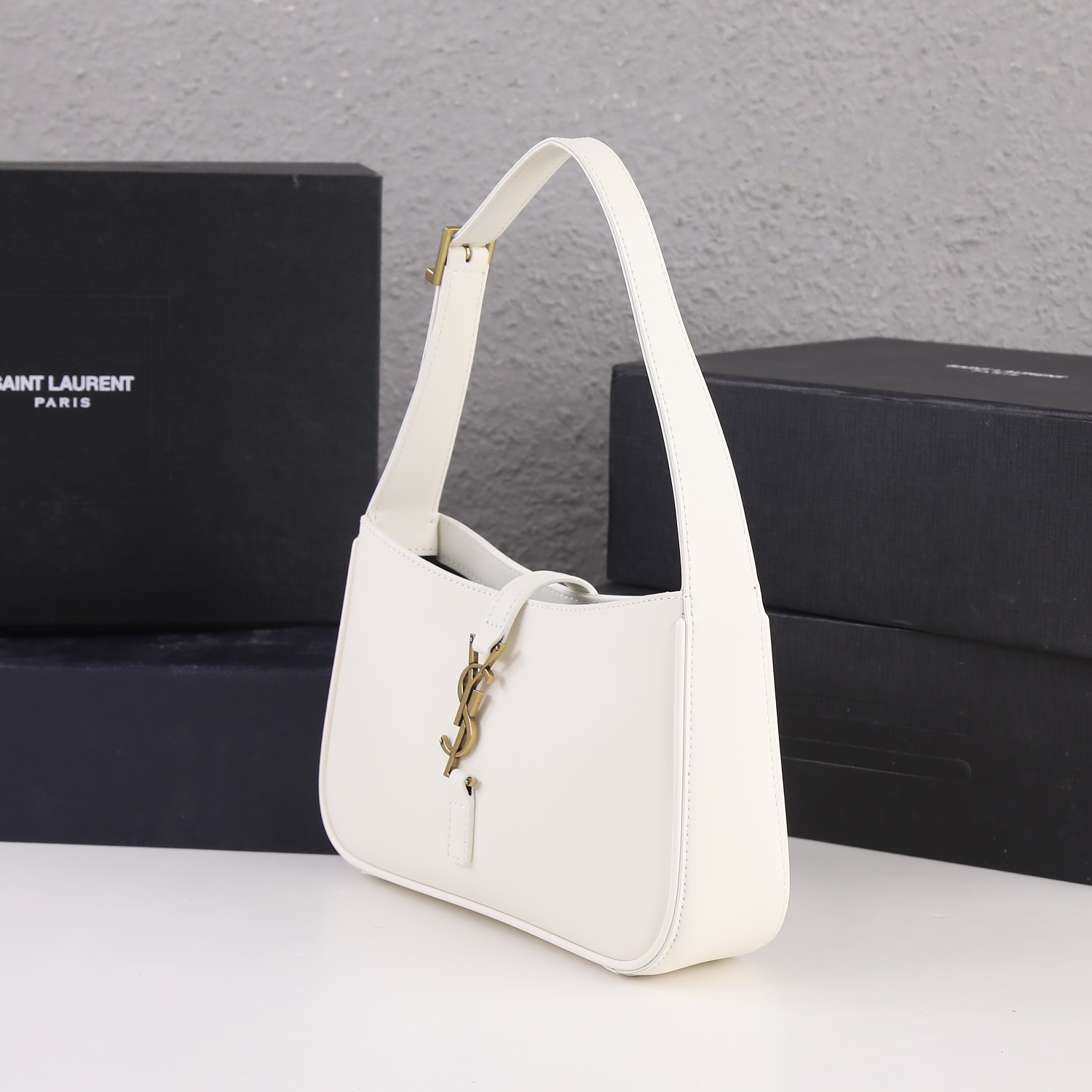 Replica Ysl Le 5 A 7 Hobo Bag In Smooth Leather- 3 Colors - Image 12