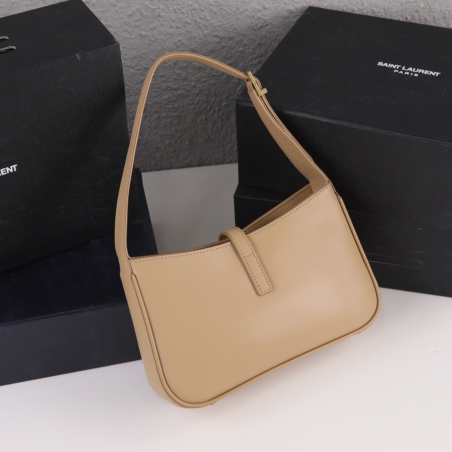 Replica Ysl Le 5 A 7 Hobo Bag In Smooth Leather- 3 Colors - Image 5