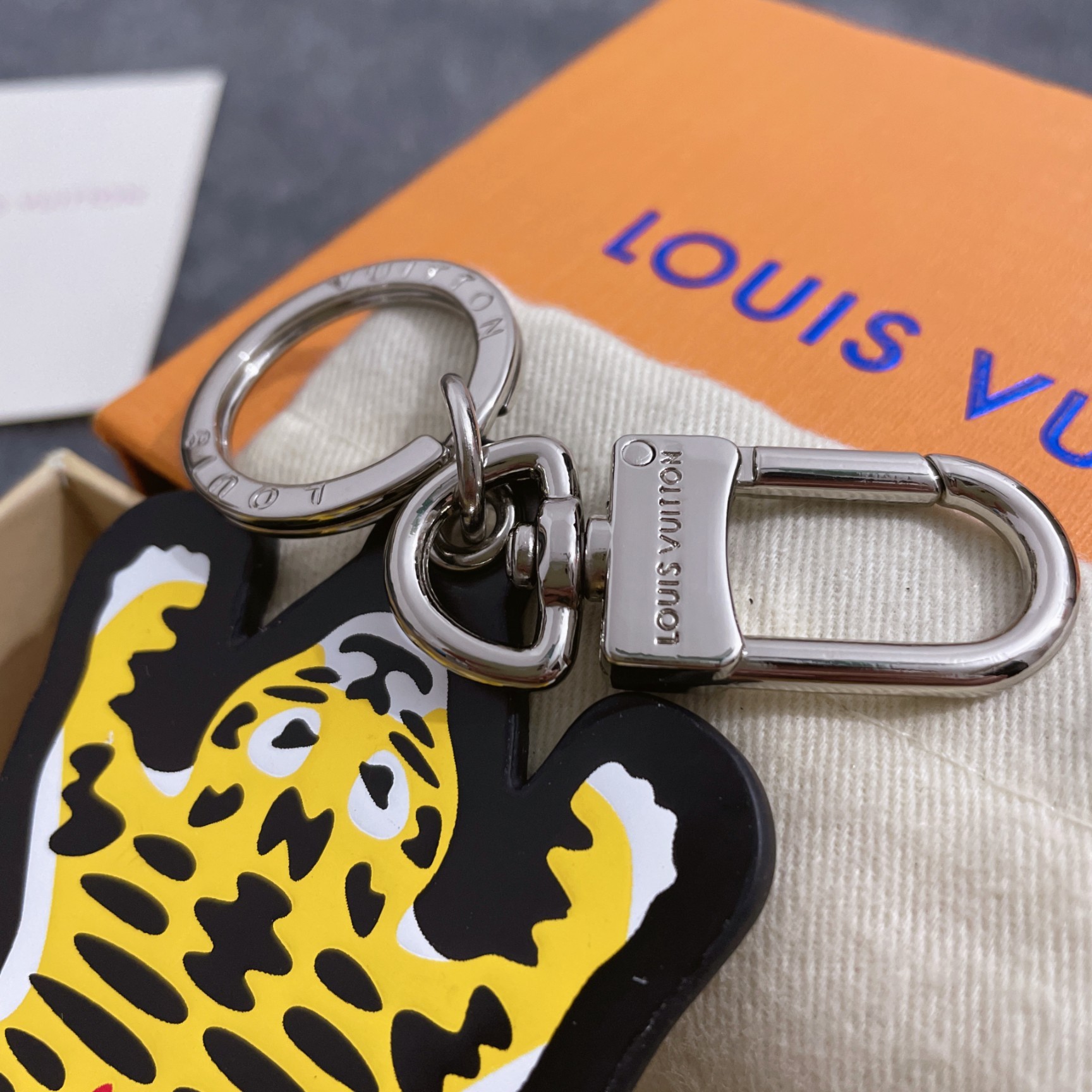 Replica Louis Vuitton Tiger Bag Charm And Key Holder L011 - Image 5