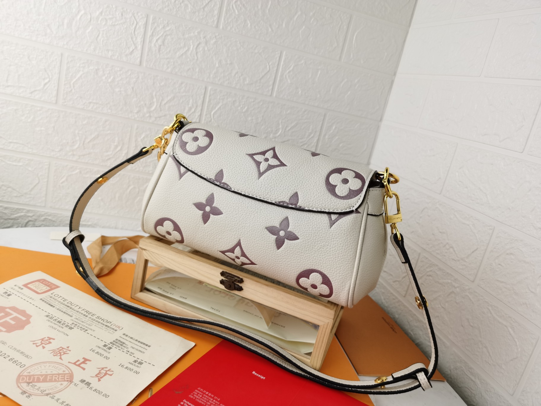 Replica Louis Vuitton Favorite M45813 - Image 22