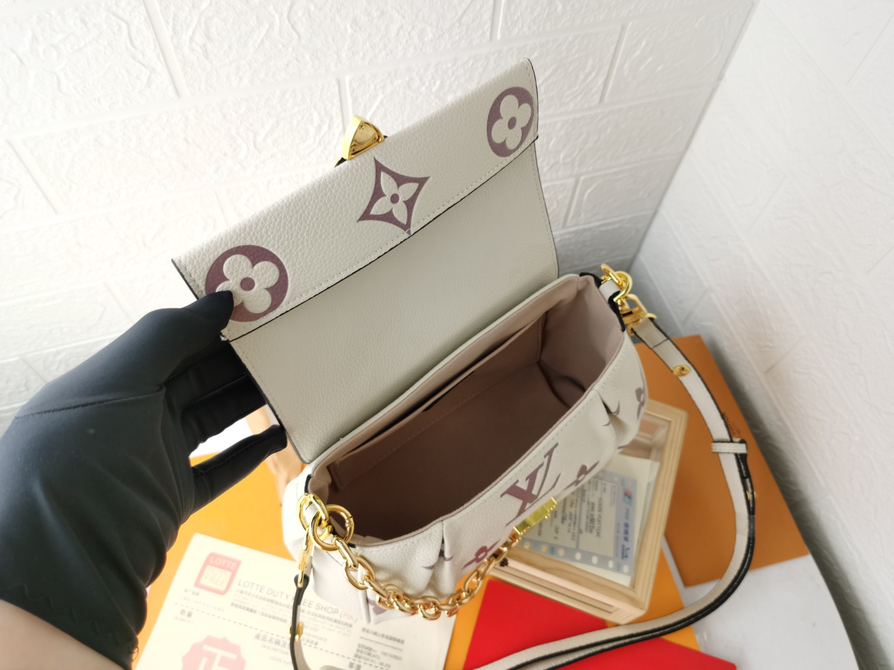 Replica Louis Vuitton Favorite M45813 - Image 24