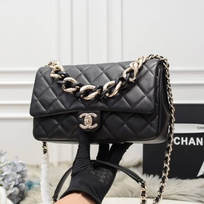 Alternative view of Replica Chanel Flap Bag With Large Bi-Color Chain As1354