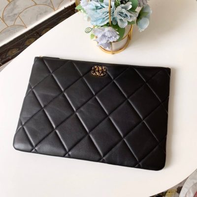 Replica Chanel Larger Zip Pouch 31531-1