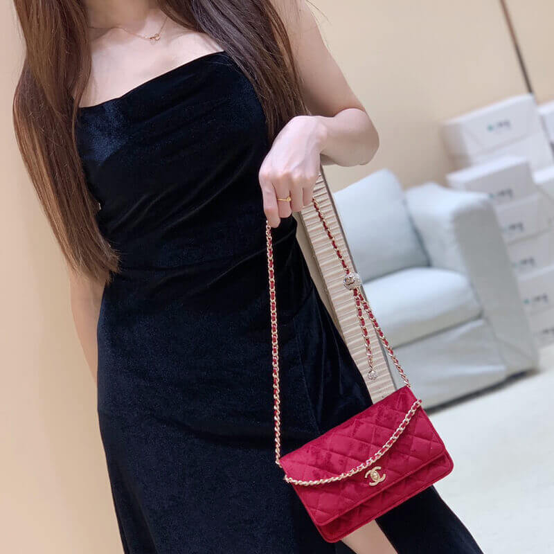 Replica Chanel Woc With Cc Details On Strap Ap1450 In Velvet - Image 6