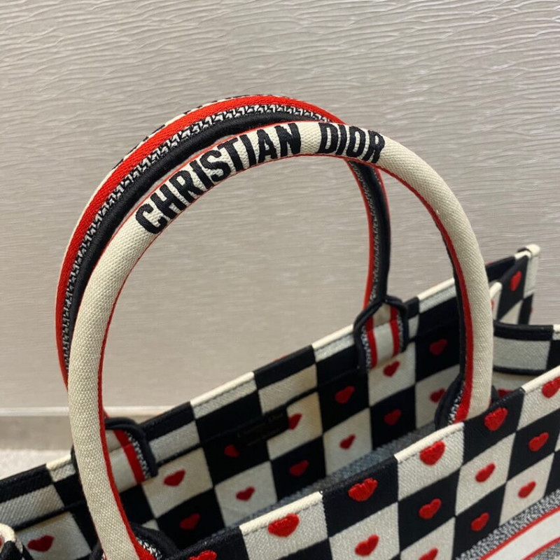 Replica Christian Dior Dioramour Book Tote D-Chess Heart Embroidery M1286 - Image 8