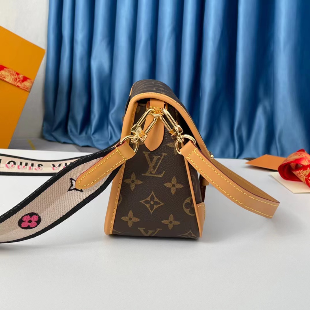 Replica Louis Vuitton Monogram Canvas Diane Bag M45985 - Image 3