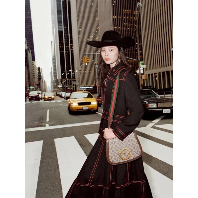 Replica Gucci Blondie Medium Shoulder Bag With Round Interlocking G 699210 - Image 4