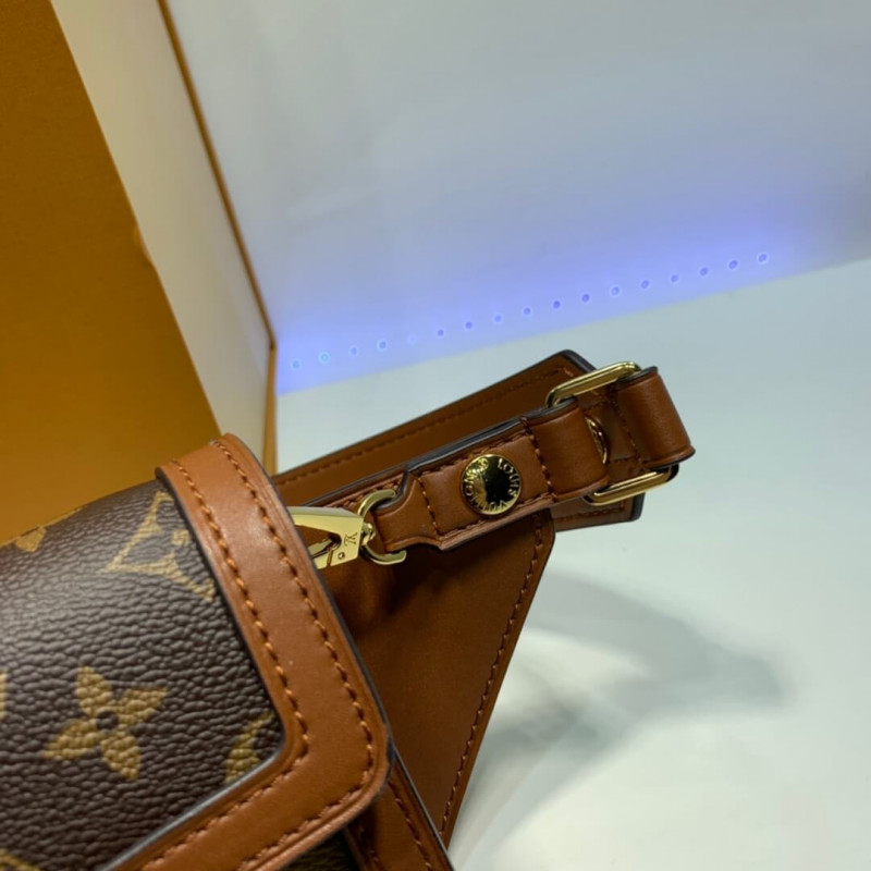 Replica Louis Vuitton Bumbag Dauphine M44586 - Image 5