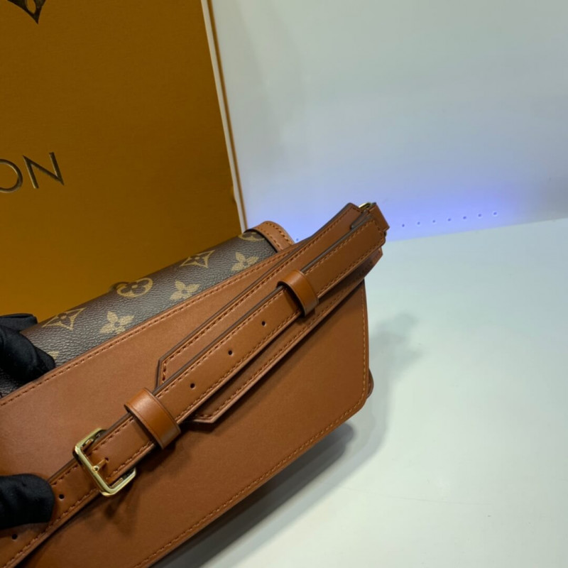 Replica Louis Vuitton Bumbag Dauphine M44586 - Image 7
