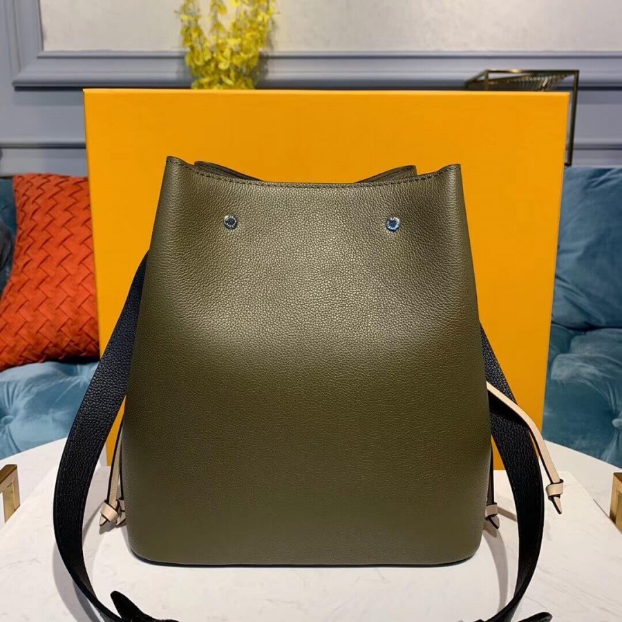Replica Louis Vuitton Calfskin Leather Lockme Bucket M55439 - Image 4