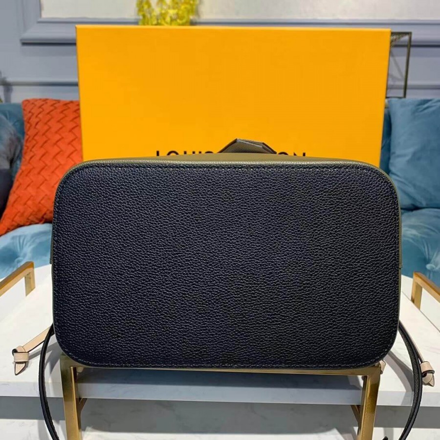 Replica Louis Vuitton Calfskin Leather Lockme Bucket M55439 - Image 5