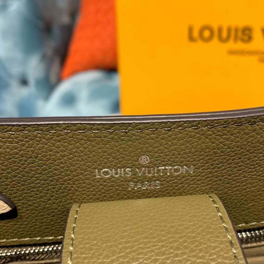 Replica Louis Vuitton Calfskin Leather Lockme Bucket M55439 - Image 9