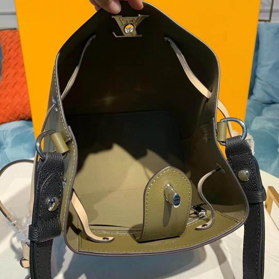 Replica Louis Vuitton Calfskin Leather Lockme Bucket M55439 - Image 10