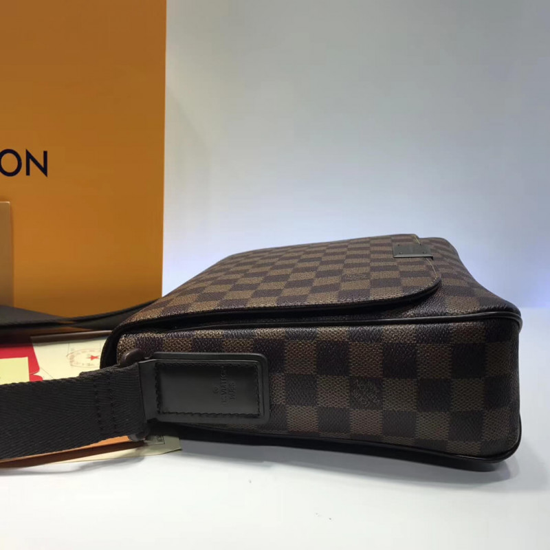 Replica Louis Vuitton Damier Ebene Canvas District Pm N41212 - Image 5