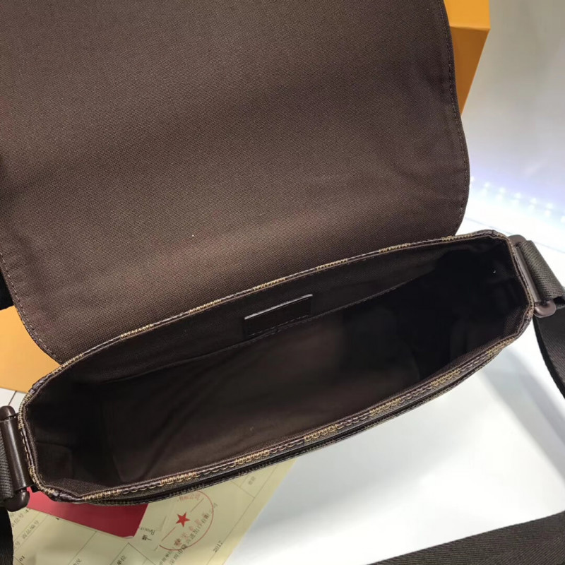 Replica Louis Vuitton Damier Ebene Canvas District Pm N41212 - Image 9