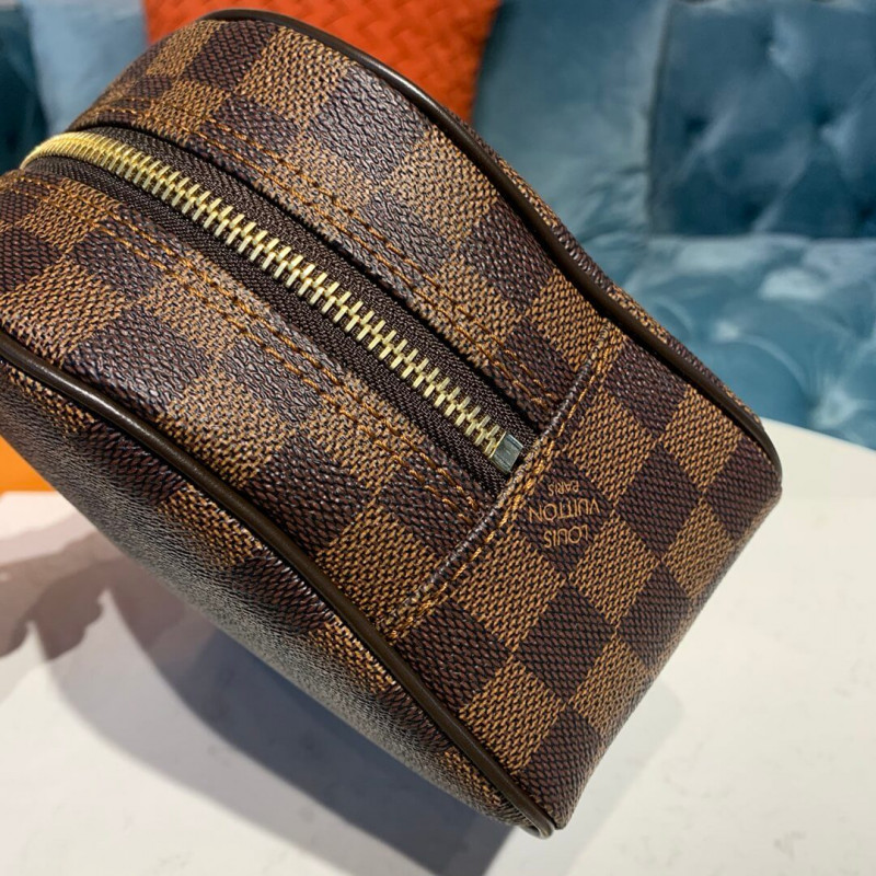 Replica Louis Vuitton Damier Ebene Canvas Toiletry Bag 25 N47624 - Image 7