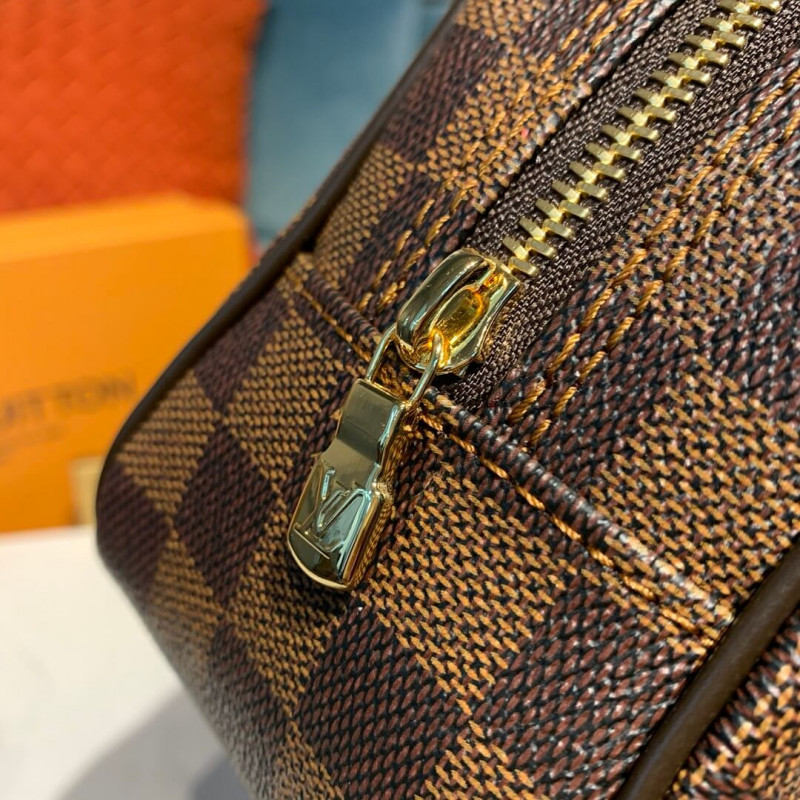 Replica Louis Vuitton Damier Ebene Canvas Toiletry Bag 25 N47624 - Image 8