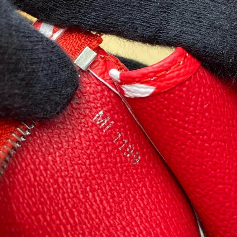 Replica Louis Vuitton Lv Escale Toiletry Pouch 26 M69138 Red - Image 12