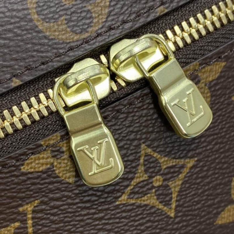 Replica Louis Vuitton Monogram Canvas Nice Mano Toiletry Pouch M44936 - Image 9