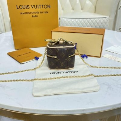 Alternative view of Replica Louis Vuitton Monogram Mini Toiletry Pouch M00353