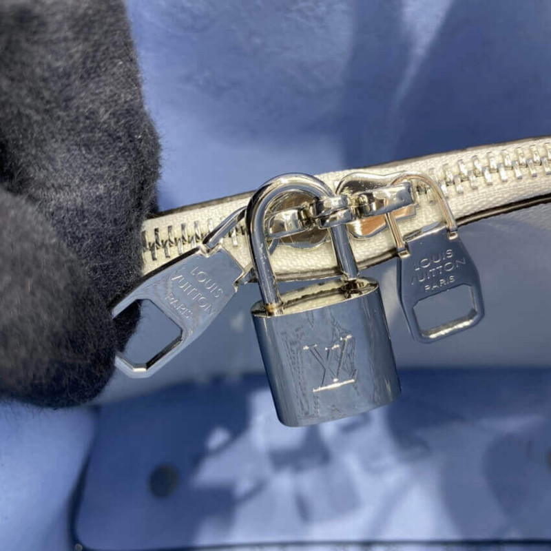 Replica Louis Vuitton Muria Bag Gradient Blue Mahina Leather M57853 - Image 16