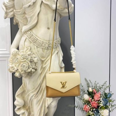 Alternative view of Replica Louis Vuitton Mylockme Chain Bag M56641