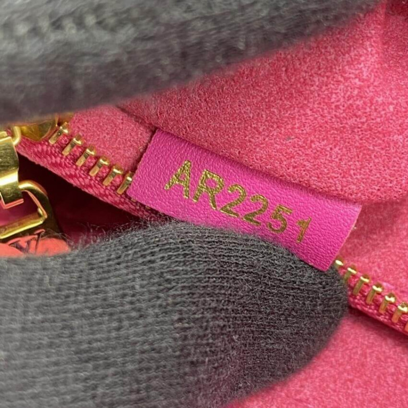 Replica Louis Vuitton New Wave Chain Bag M58553 Agathe Pink - Image 15