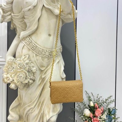 Alternative view of Replica Louis Vuitton Pochette Coussin M80818 Camel Brown