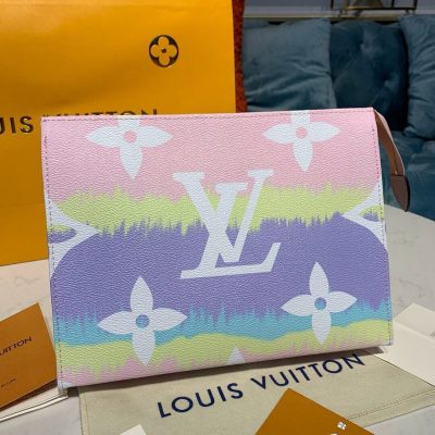 Alternative view of Replica Lv Escale Poche Toilette 26 M69136 M69137