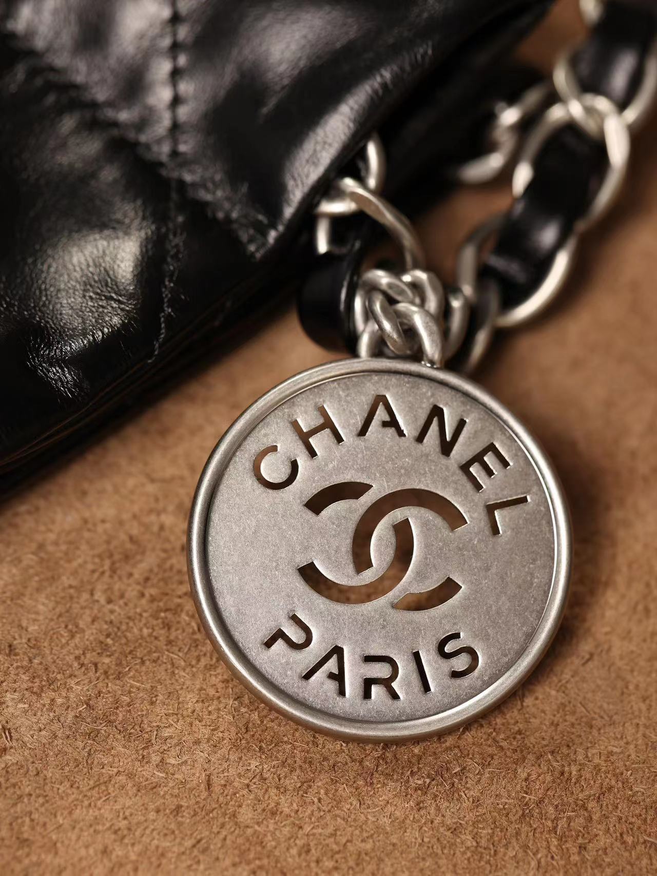 Replica Chanel 22 Handbag Black With Silver Metal Chain - Image 7