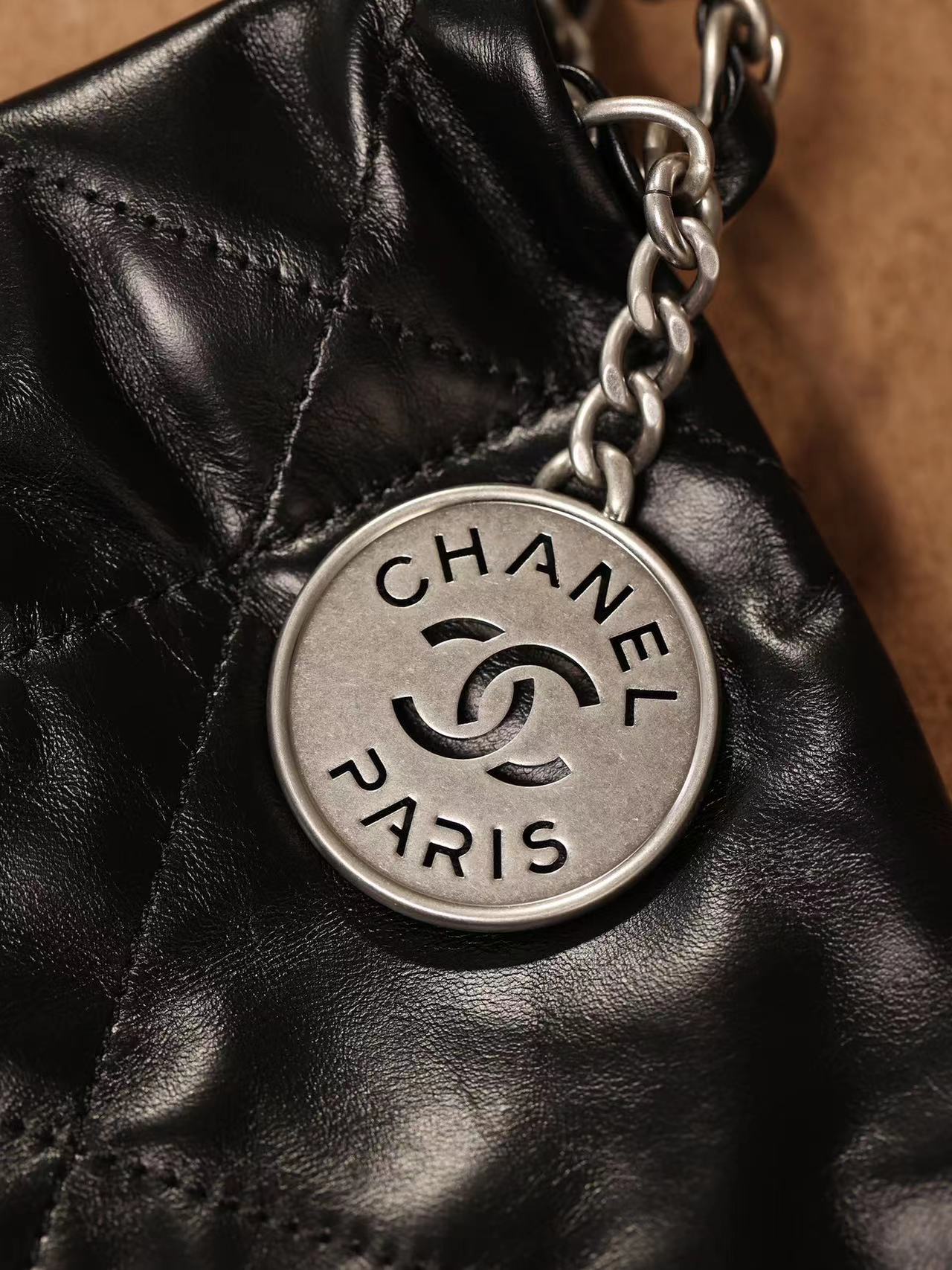 Replica Chanel 22 Handbag Black With Silver Metal Chain - Image 6