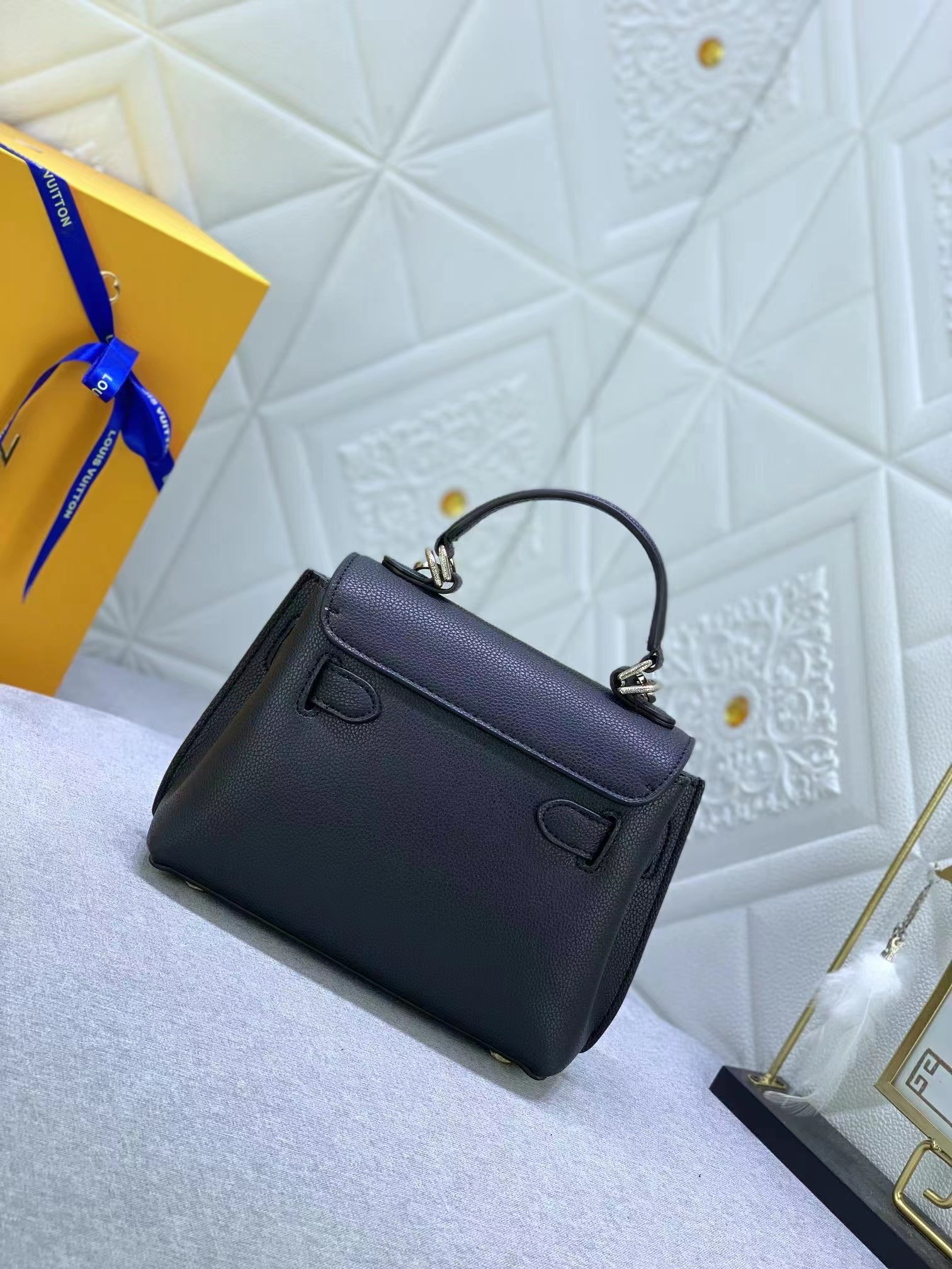 Best Replicas Bags - Louis Vuitton LV Lockme Ever Mini Bag M20997 Black Top Quality Louis Vuitton LV Replica Bags On Sales