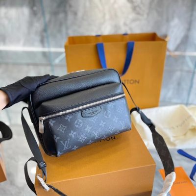 Alternative view of Replica Louis Vuitton Taigarama Outdoor Messenger Pm M30830