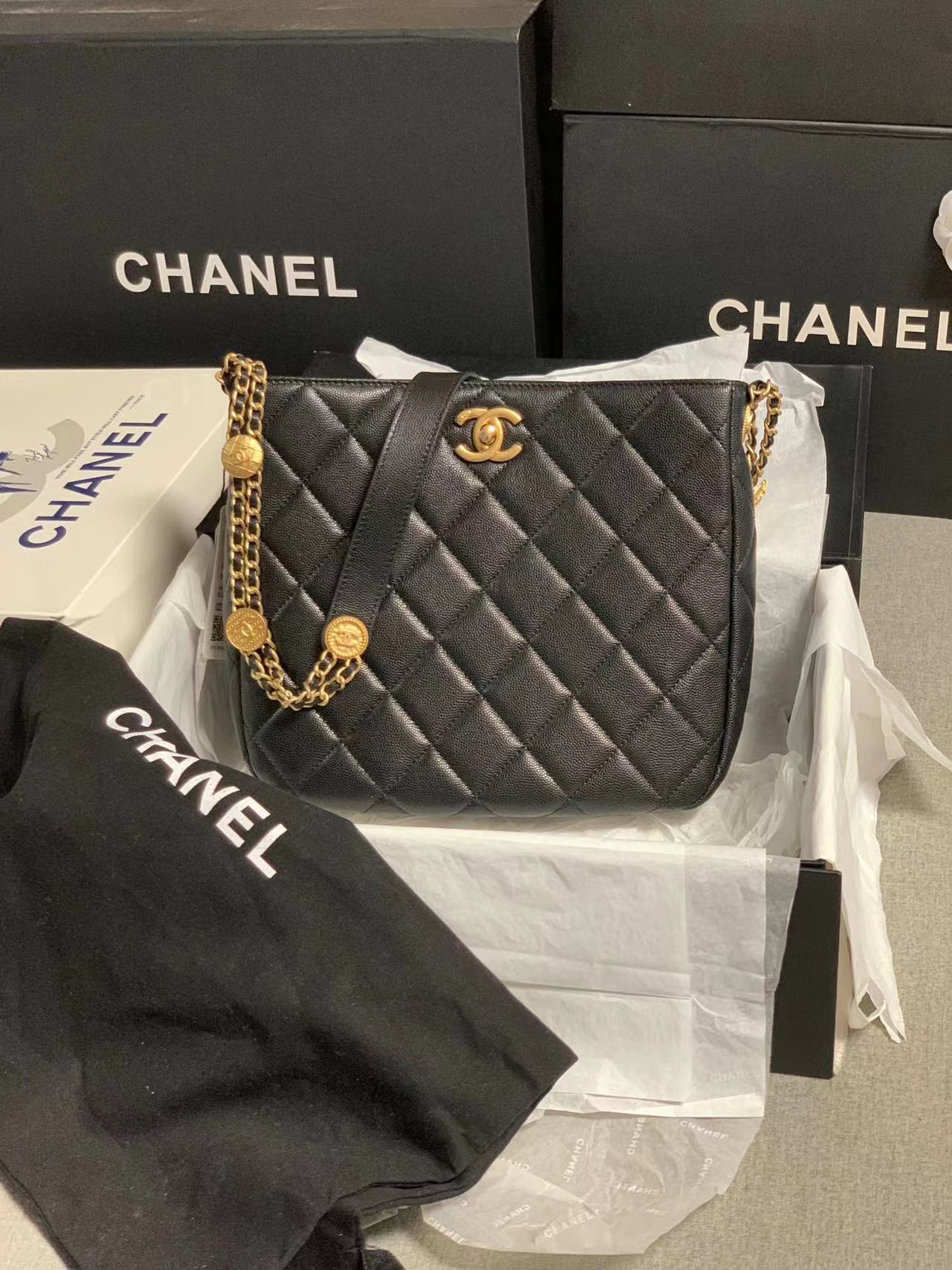 Replica Chanel Stock 22A As3400 Main Series Hobo Underarm Bag From Linda - Image 5
