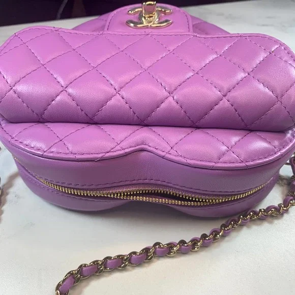 Replica Chanel Heart Zipped Arm Coin Purse 22S Purple/Black Ap2786 - Image 9