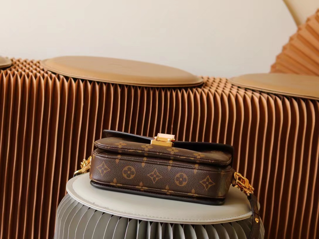 Replica Louis Vuitton M46279 Pochette Métis East West - Image 4