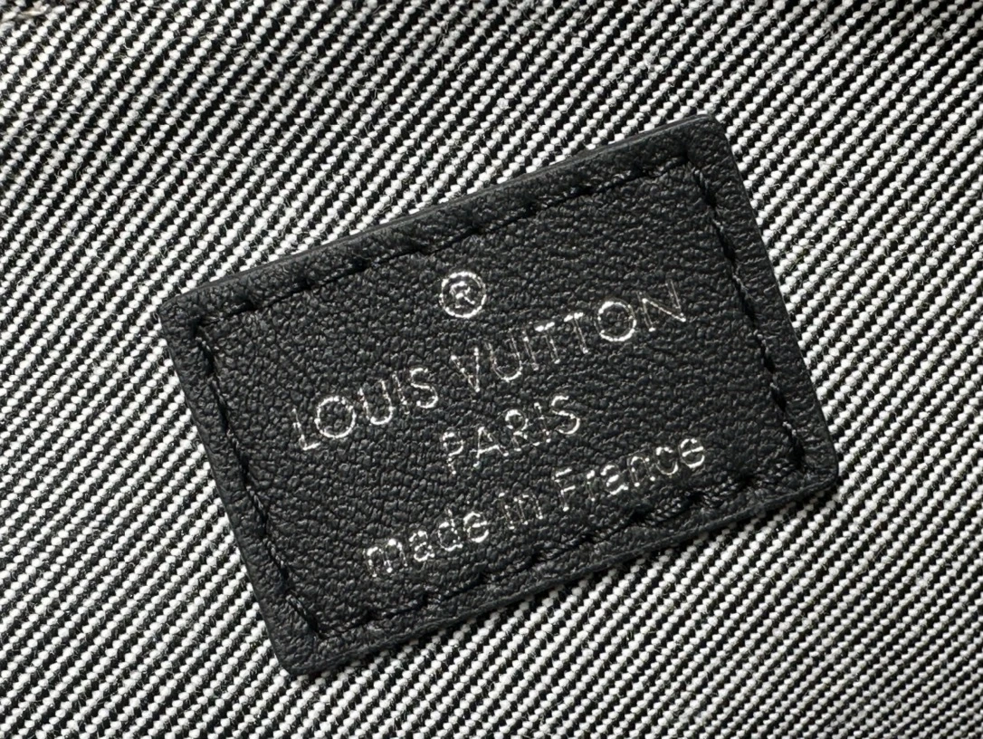 Replica Louis Vuitton Coussin Monogram Lambskin Mm M21661 Black/Gray - Image 9