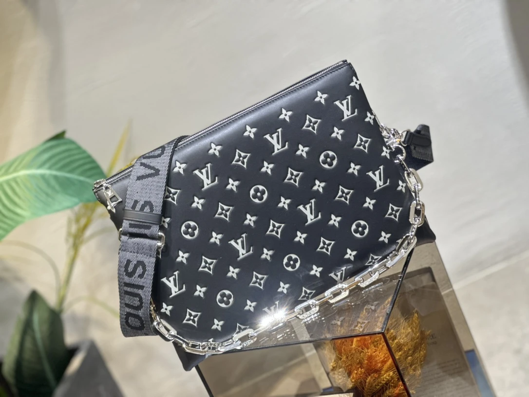 Replica Louis Vuitton Coussin Monogram Lambskin Mm M21661 Black/Gray - Image 2