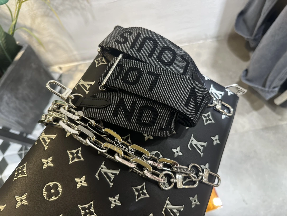 Replica Louis Vuitton Coussin Monogram Lambskin Mm M21661 Black/Gray - Image 7